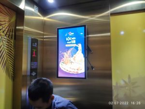 Lắp đặt 10 lcd 22 inch Wifi quảng cáo trong thang máy cho chuỗi nhà hàng Thế Giới Hải Sản tại hà nội