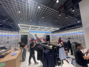 Giày Nike Lotte Mall Tây Hồ | DQ lắp bảng LED P2 Dẻo chạy chữ cho Shop Giầy Thời Trang Nam.