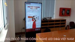 Chi nhánh Gio Linh - DQ led việt nam Lắp chuỗi LCD quảng cáo đứng 55" cho Agribank Quảng trị.