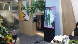 Zen Office - CEO Tower | Mua 1 màn hình 43 inch LCD Wifi chạy quảng cáo các công ty đối tác.