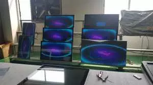 Công đoạn Test LCD quảng cáo tại xưởng sau khi hoàn thiện sản phẩm.