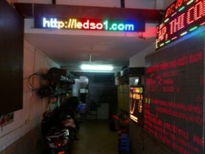 bang dien tu led chu chay trong nha id1028