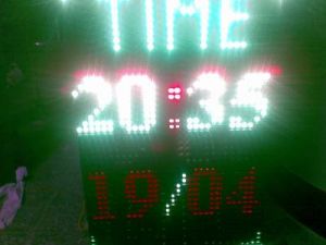 dong ho led dien tu ngoai troi id226