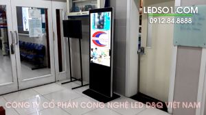 lap dat man hinh chan dung usb 49 inch tai benh vien bach mai id1838