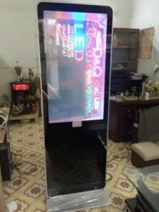 man hinh led quang cao 46 inch cot dung id1181