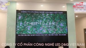 man hinh led trong nha p2 5 thi cong lap dat cho shop thoi trang nem phan thiet tinh binh thuan