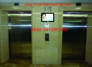 man hinh quang cao led lcd 26 inch trong thang may id1174
