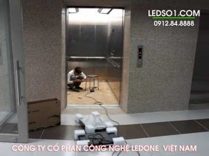 man hinh quang cao samsung 22inch trong thang may lap tai thang may benh vien phu san ha noi id1708