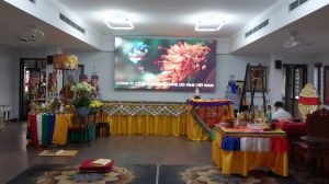 nha tam linh giac ngo tai an duong tay ho lap man hinh led p2 5 trong nha