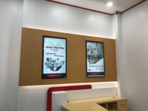publicbank khai truong 117 dai la lap dat 3 lcd quang cao 43 trang tri sinh dong id2329