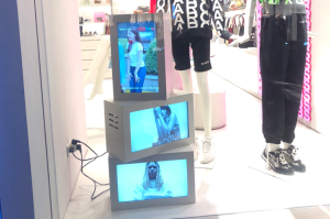 shop mua lap dat 3 man hinh quang cao 19 inch an tuong dqs products id2273