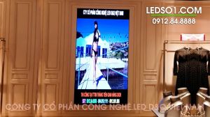 thi cong man hinh ghep lcd 46 inch samsung lap dat tai trang tien plaza id1807