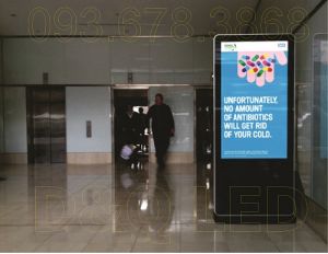 thi cong man hinh samsung quang cao cot dung 32inch 42inch 46inch 55inch 65inch 84inch id1449