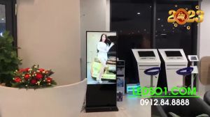 tong cong ty bao hiem bao viet lap 2 man hinh quang cao 55 inch wifi 7 p ly thuong kiet id2365