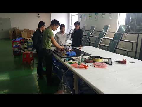 Xưởng Sản Xuất LCD của Công Ty LED D&Q Việt Nam, với các kỹ sư luôn học hỏi và phát triển.