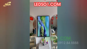 Dung Trần Hair Group Tóc Đẹp – 15 Thái Phiên | lắp đặt 9 màn hình LCD 43 inch quảng cáo mẫu tóc mới.