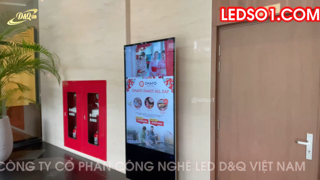 The Rice City | Rice City Mall | D&Q thi công dự án màn hình LCD quảng cáo 55inch chân đứng Wifi