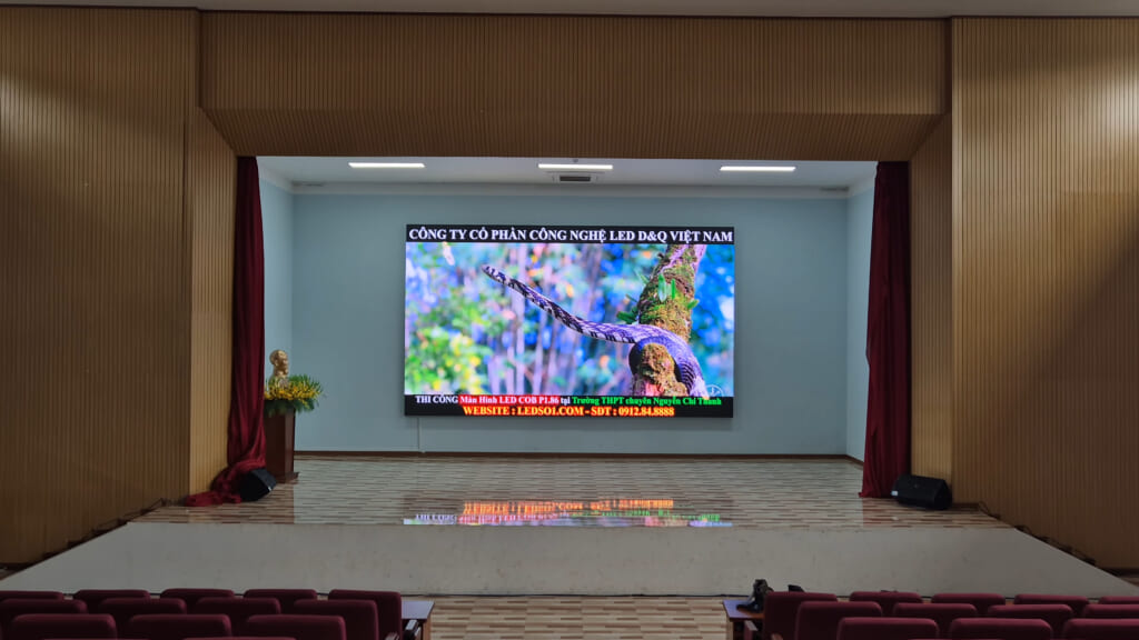 Trường PTTH Nguyễn Chí Thanh | D&Q thi công dự án thầu màn hình LED COB P1.86 phòng Hội trường lớn