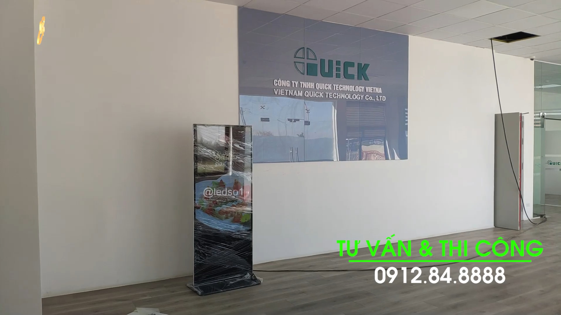 Khu Công nghiệp Yên Phong, Bắc Ninh | D&Q thi công dự án thầu 8 màn hình quảng cáo Lcd 55″ chân đứng