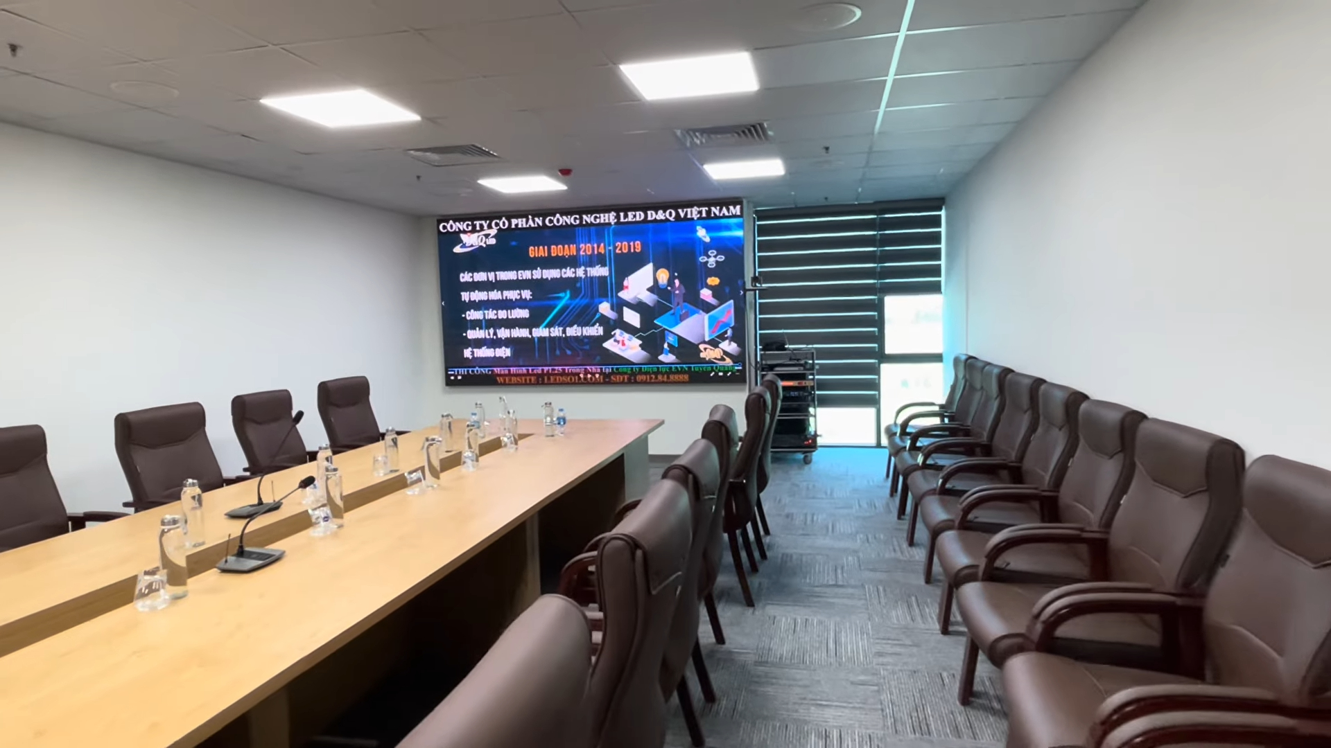 DQ lắp đặt màn hình LED P0.93-P1.25 phòng họp Tập đoàn, UBND, Cơ quan Nhà nước giá mới nhất năm 2026