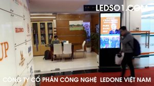 Màn hình quảng cáo Lcd đứng 55inch | Lắp đặt tại CenGroup Hà Nội