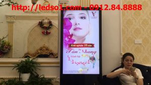 Viện Thẩm Mỹ V-Medical | D&Q thi công dự án màn hình hiển thị LCD 65inch dạng đứng chạy quảng cáo